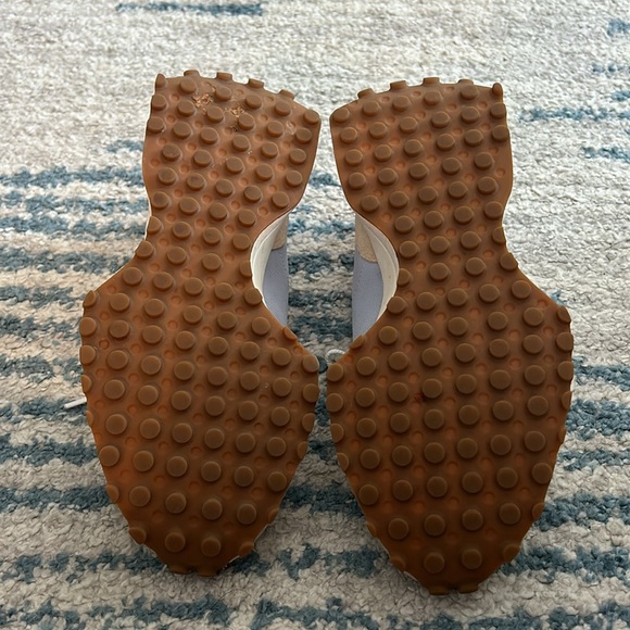 New Balance 327 - Picture 4 of 6